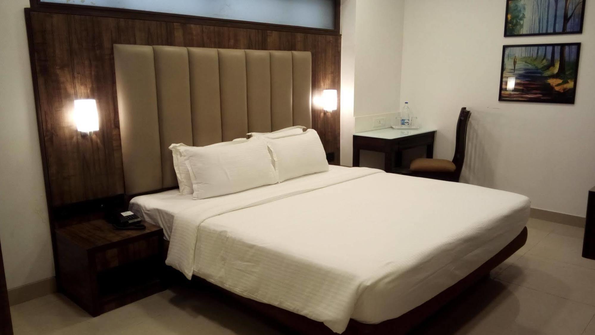 Golden Chariot The Boutique Hotel Mumbai Exterior photo